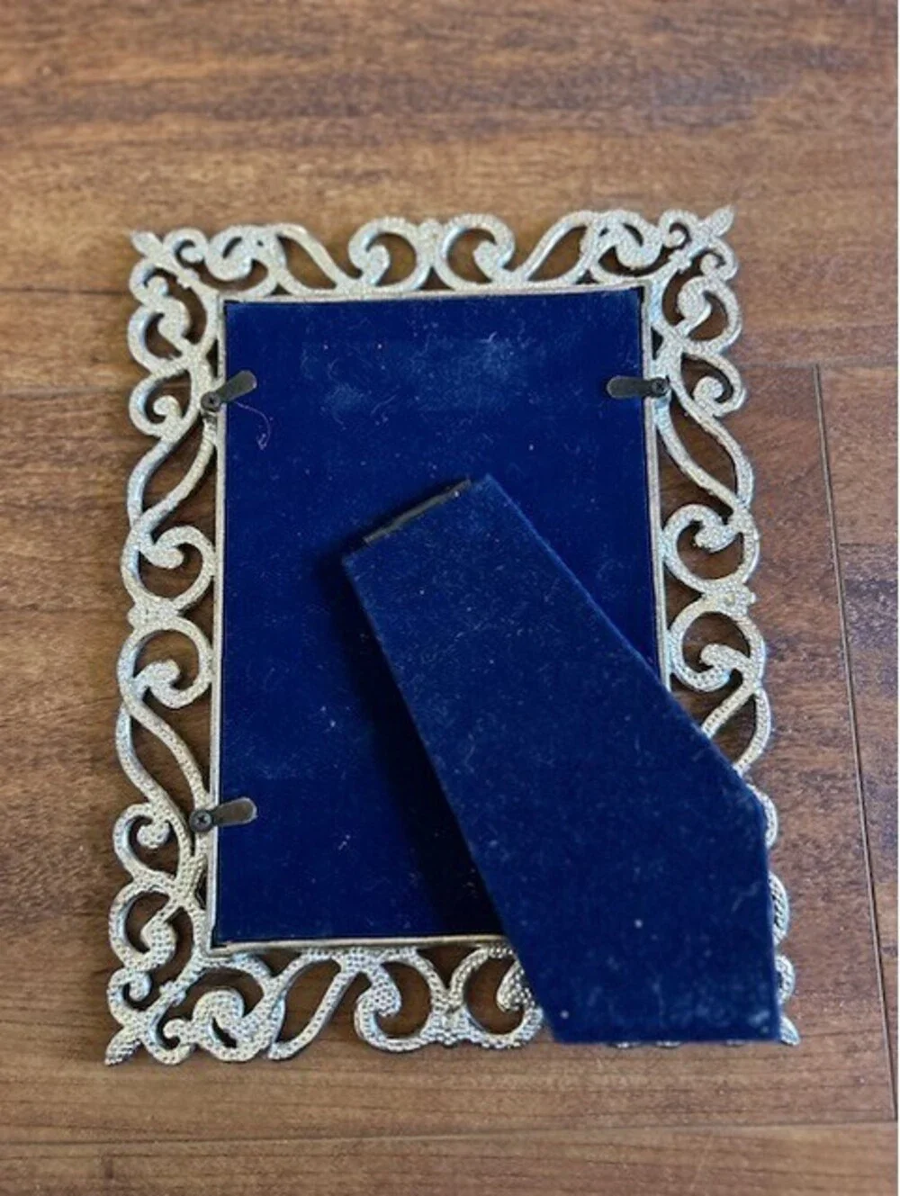 Ornate Vintage-Style Gold Tone Decorative Photo Frame